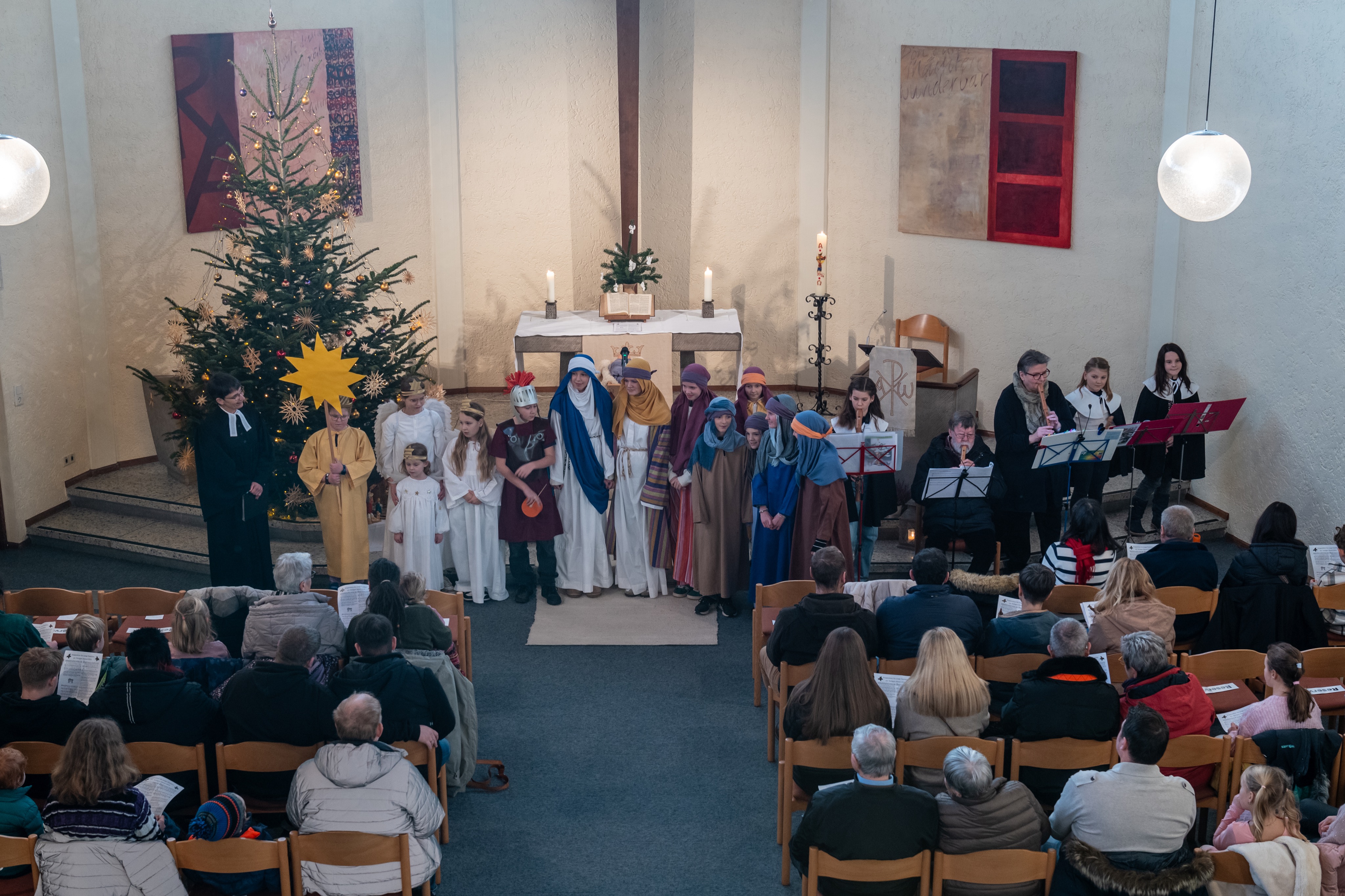 Kinder der Jungschar spielten die Weihnachtsgeschichte im Gottesdienst an Heilig Abend 2024