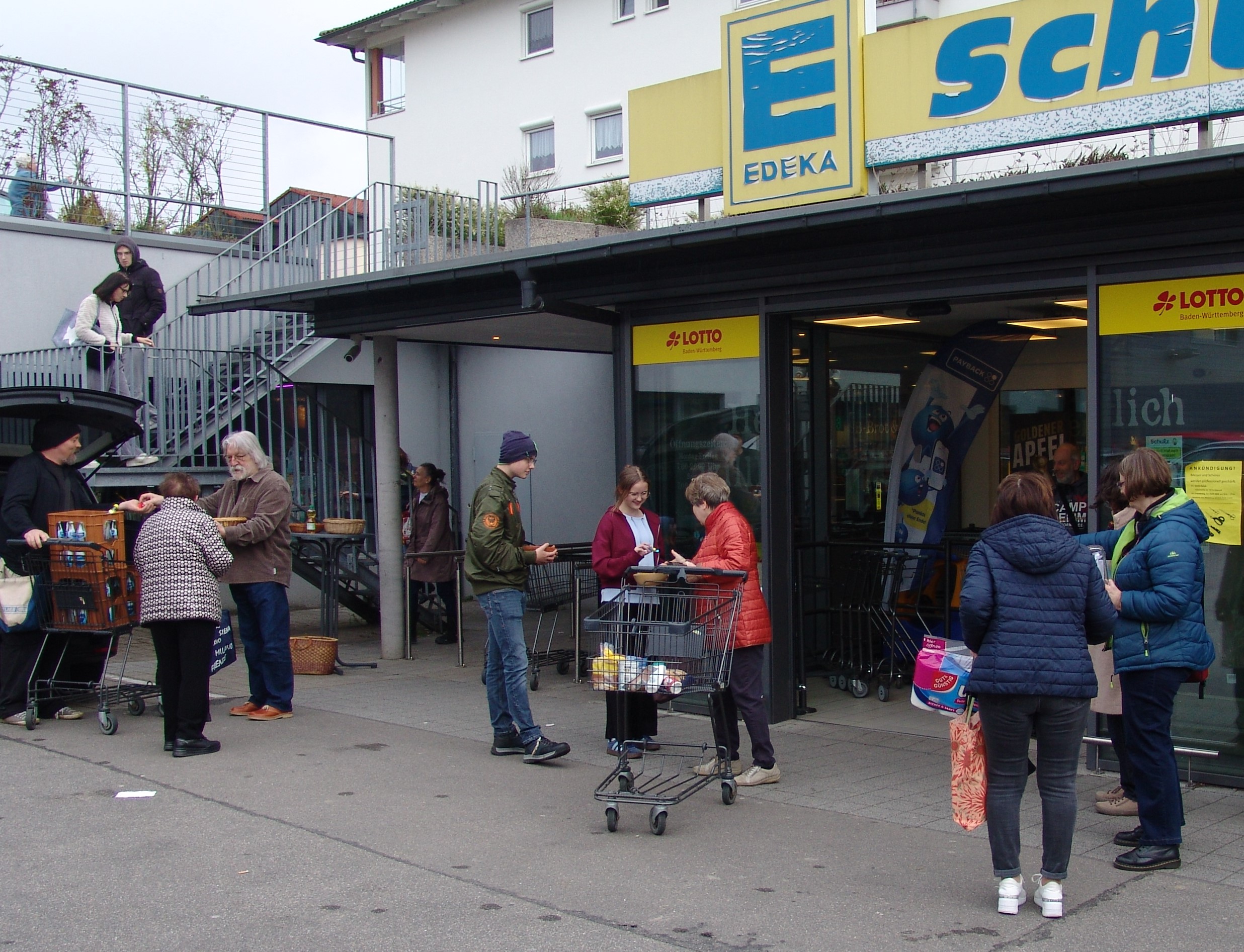 Pop-Up Osteraktion vor dem EDEKA in Albbruck